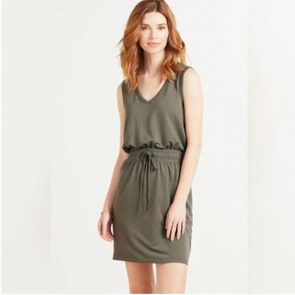 Evereve Dresses & Skirts - Evereve Kiara V Neck Tie Waist Casual Mini Dress Olive Green size medium